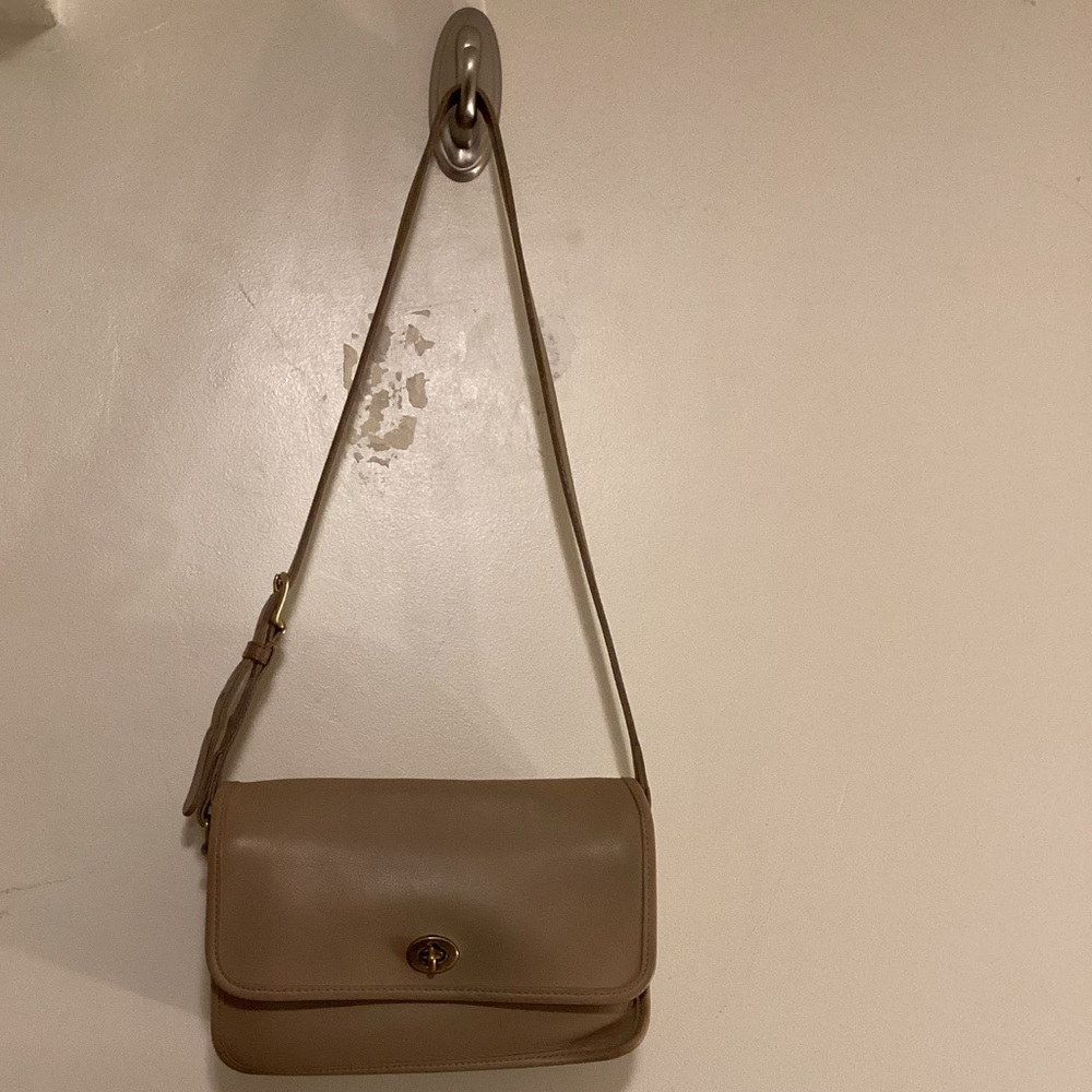 Vintage Brown Leather Crossbody Bag with Turnlock Closure